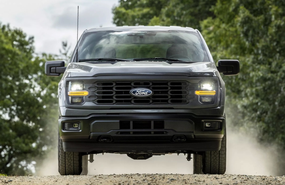 Ford mení svoje dlhoročne zaužívané logo