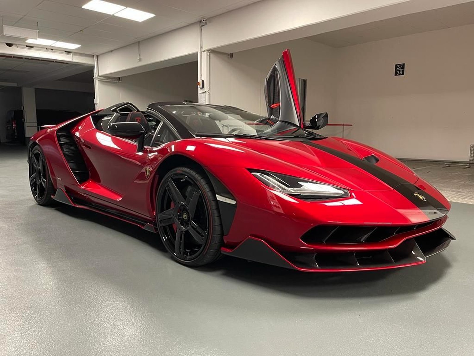 Lamborghini Centenario LP770-4 (1)